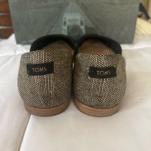 Tom’s Jutti D’orsay flats